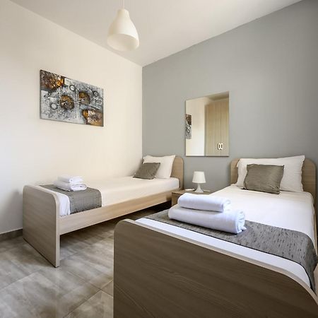 F11 Room 2, Private Room Two Single Beds Shared Bathroom In Shared Flat 姆西达 外观 照片