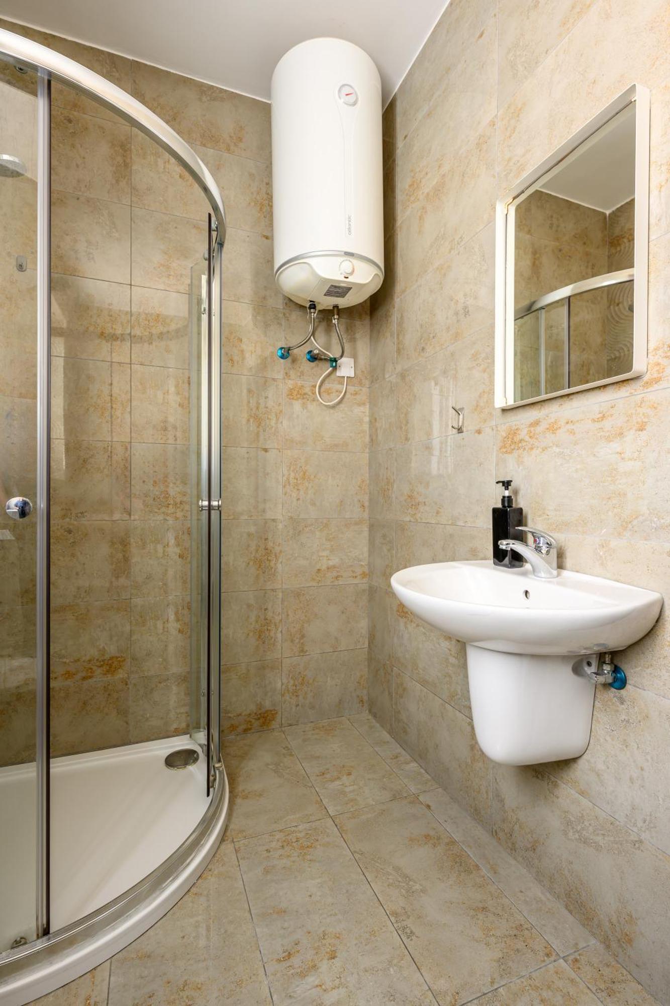 F11 Room 2, Private Room Two Single Beds Shared Bathroom In Shared Flat 姆西达 外观 照片