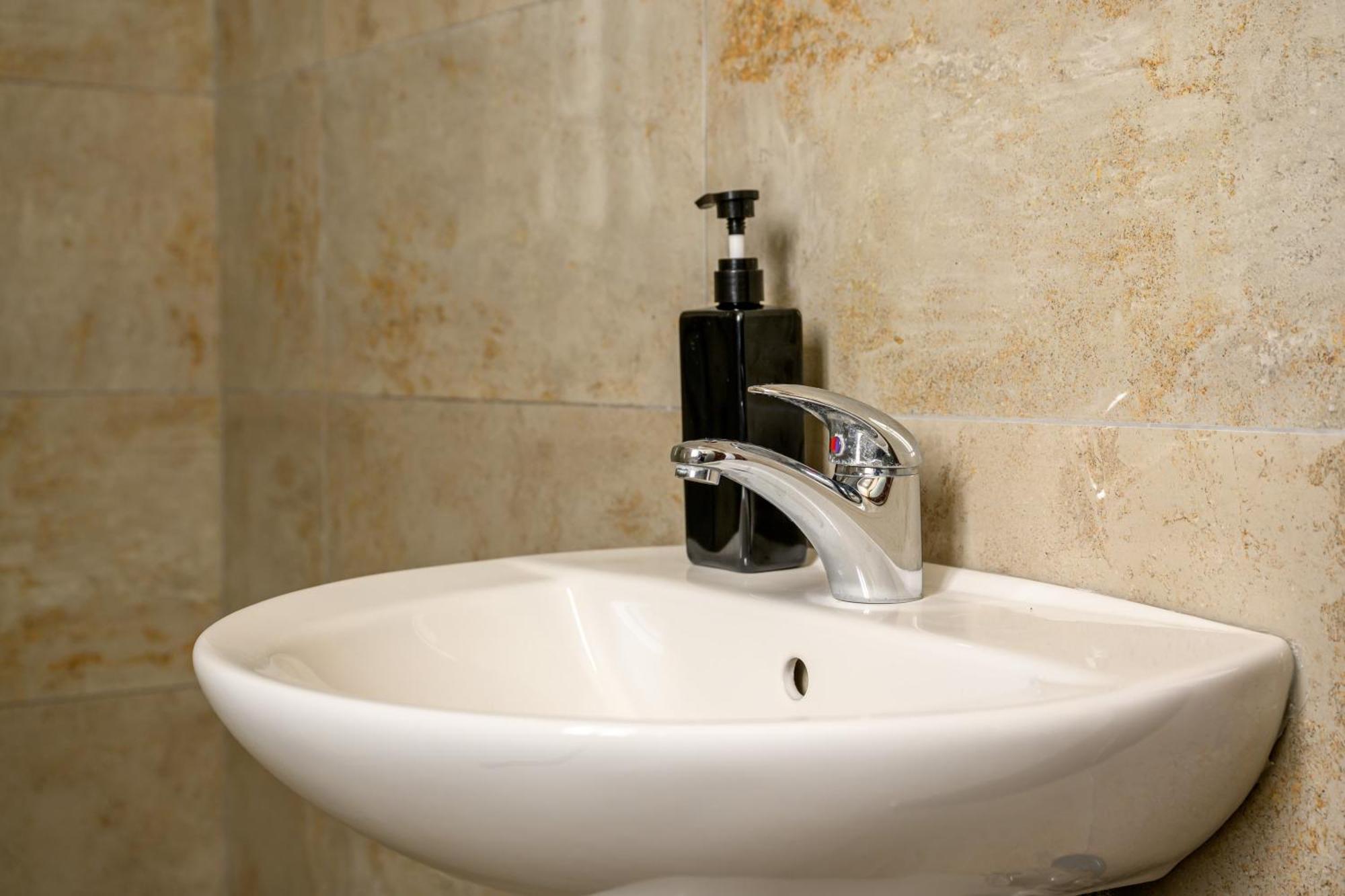F11 Room 2, Private Room Two Single Beds Shared Bathroom In Shared Flat 姆西达 外观 照片