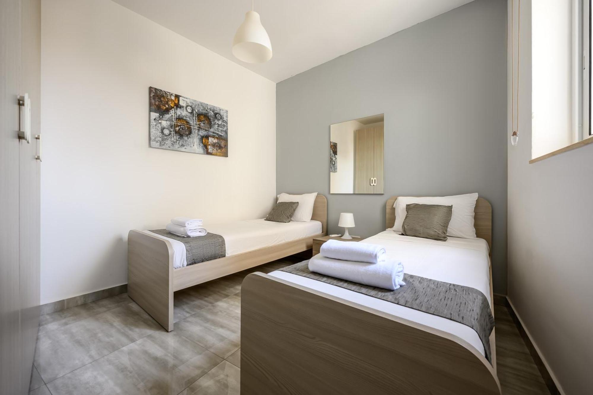 F11 Room 2, Private Room Two Single Beds Shared Bathroom In Shared Flat 姆西达 外观 照片