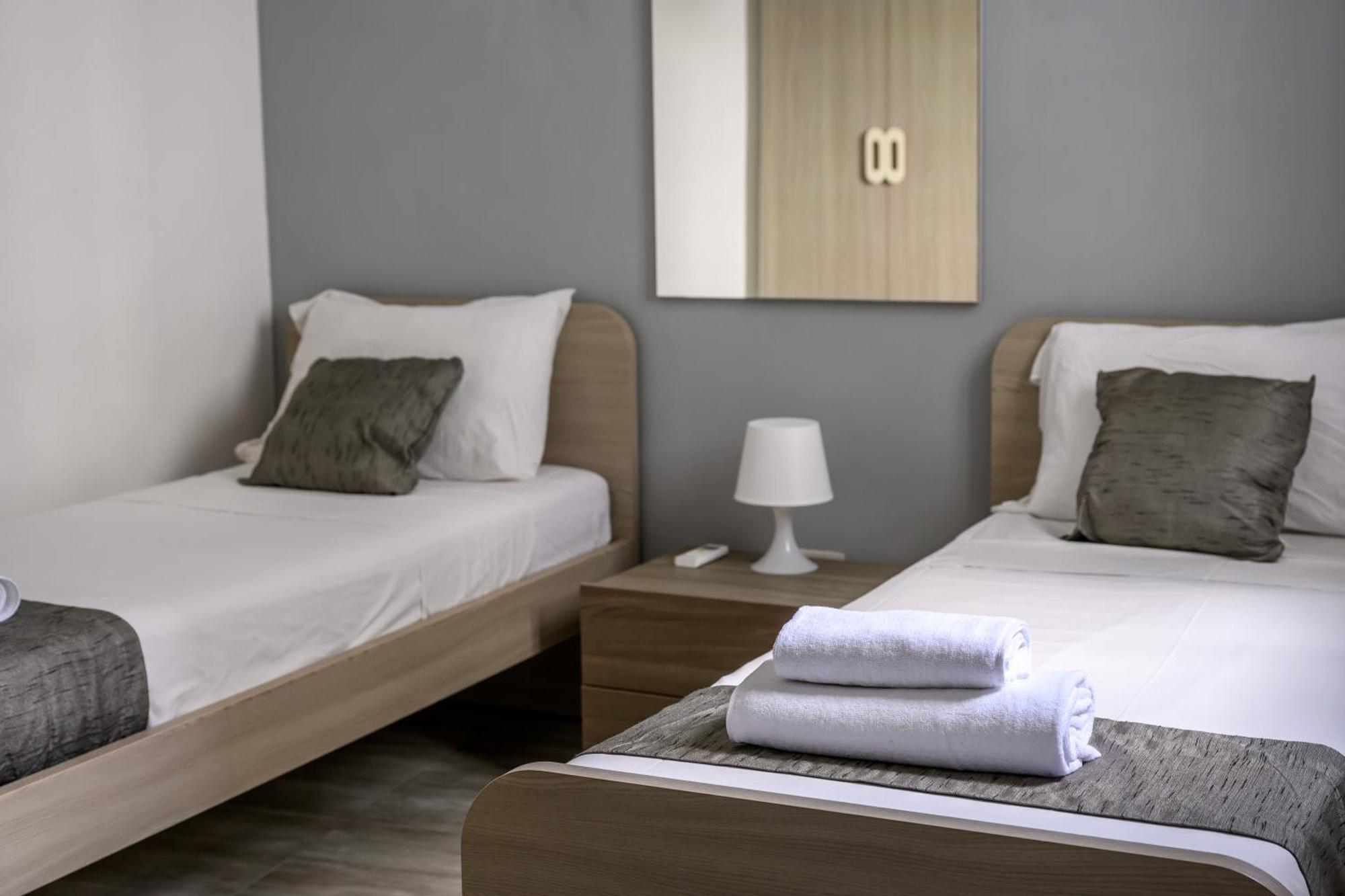 F11 Room 2, Private Room Two Single Beds Shared Bathroom In Shared Flat 姆西达 外观 照片