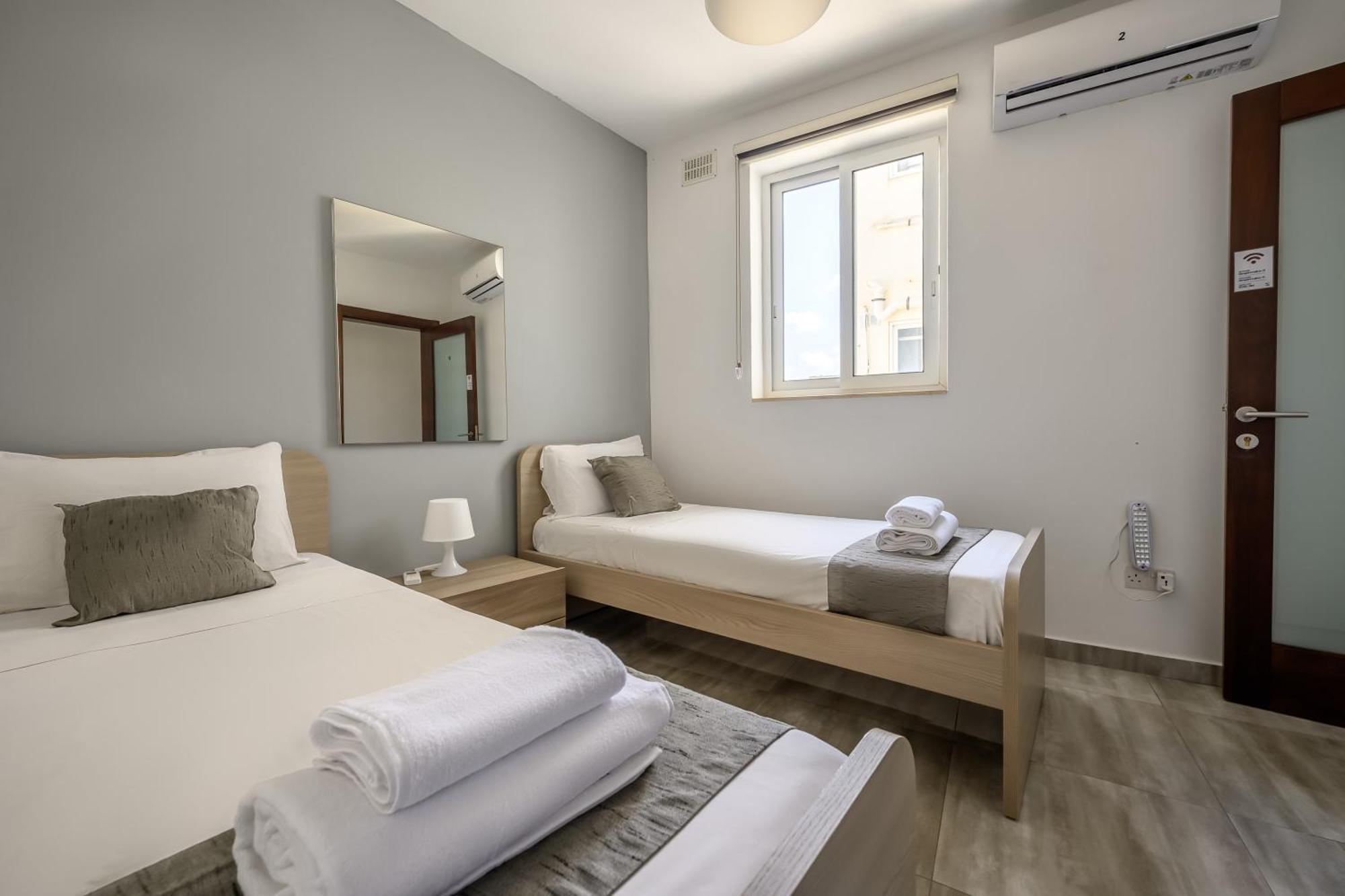 F11 Room 2, Private Room Two Single Beds Shared Bathroom In Shared Flat 姆西达 外观 照片